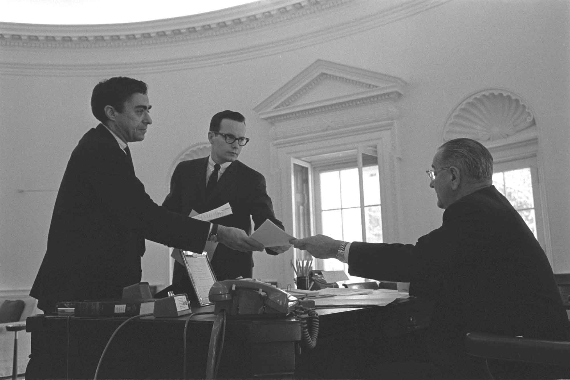 Dick-Goodwin-working-with-President-Johnson-in-1965---Yoichi-Okamoto.jpg