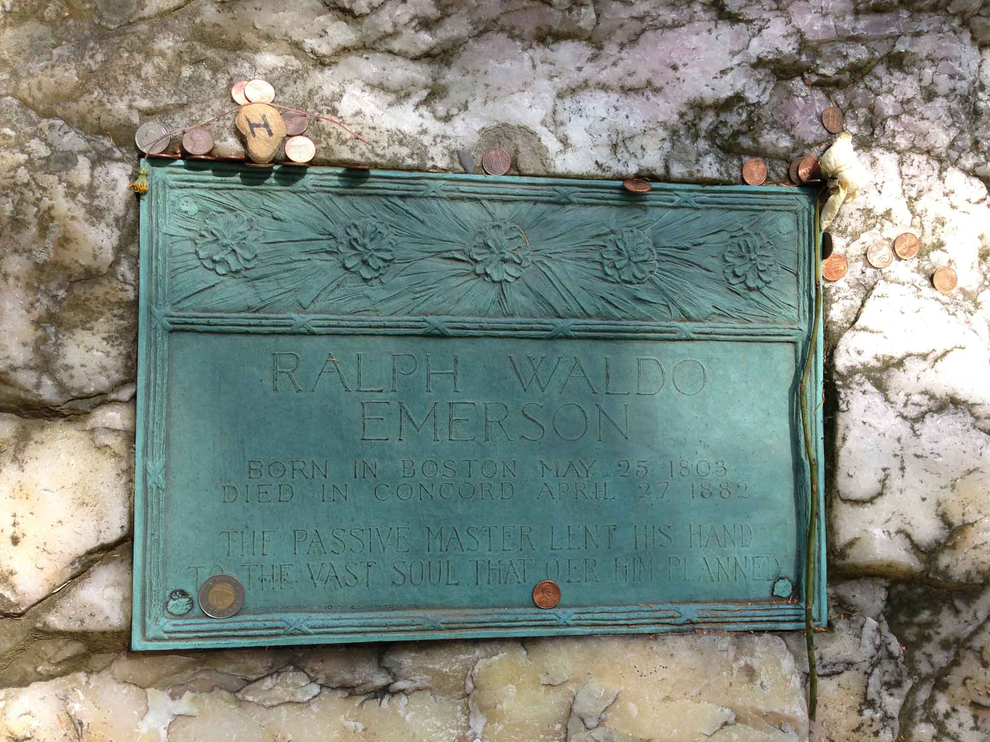 Close_up_of_Ralph_Waldo_Emerson's_grave.jpg