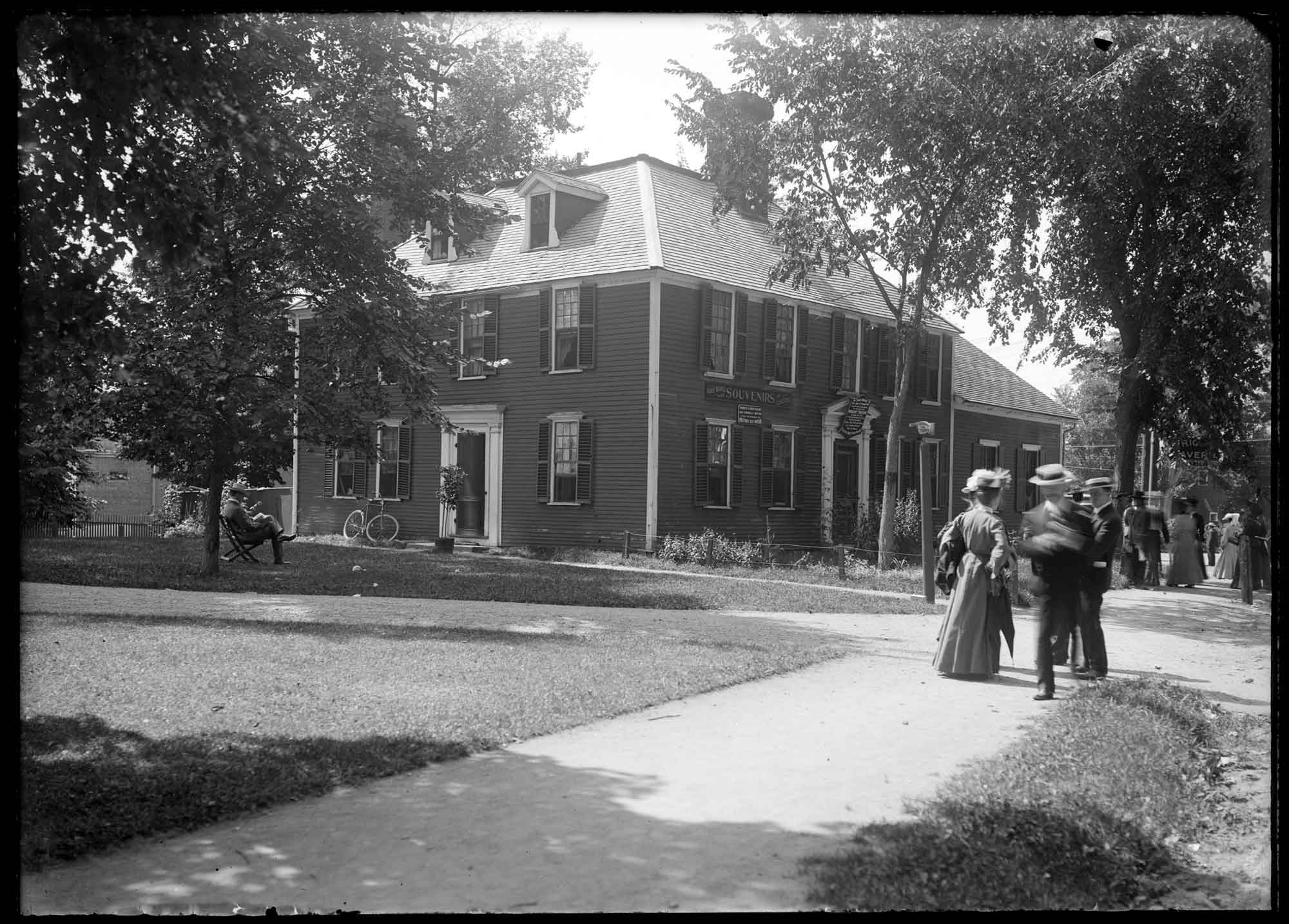 Wright-Tavern-in-1904.jpg