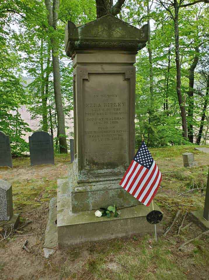 Grave-of-Lt.-Ezra-Ripley-at-Sleepy-Hollow-Cemetery-Richard-Smith.jpg