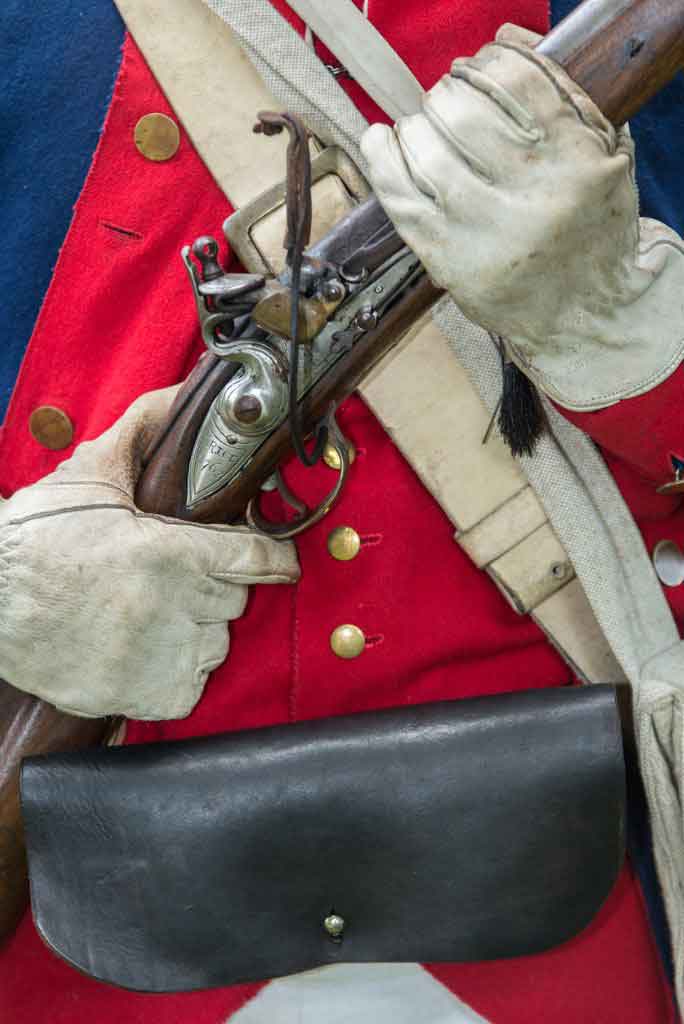 soldier-holding-his-musket-picture-id512011899.jpg