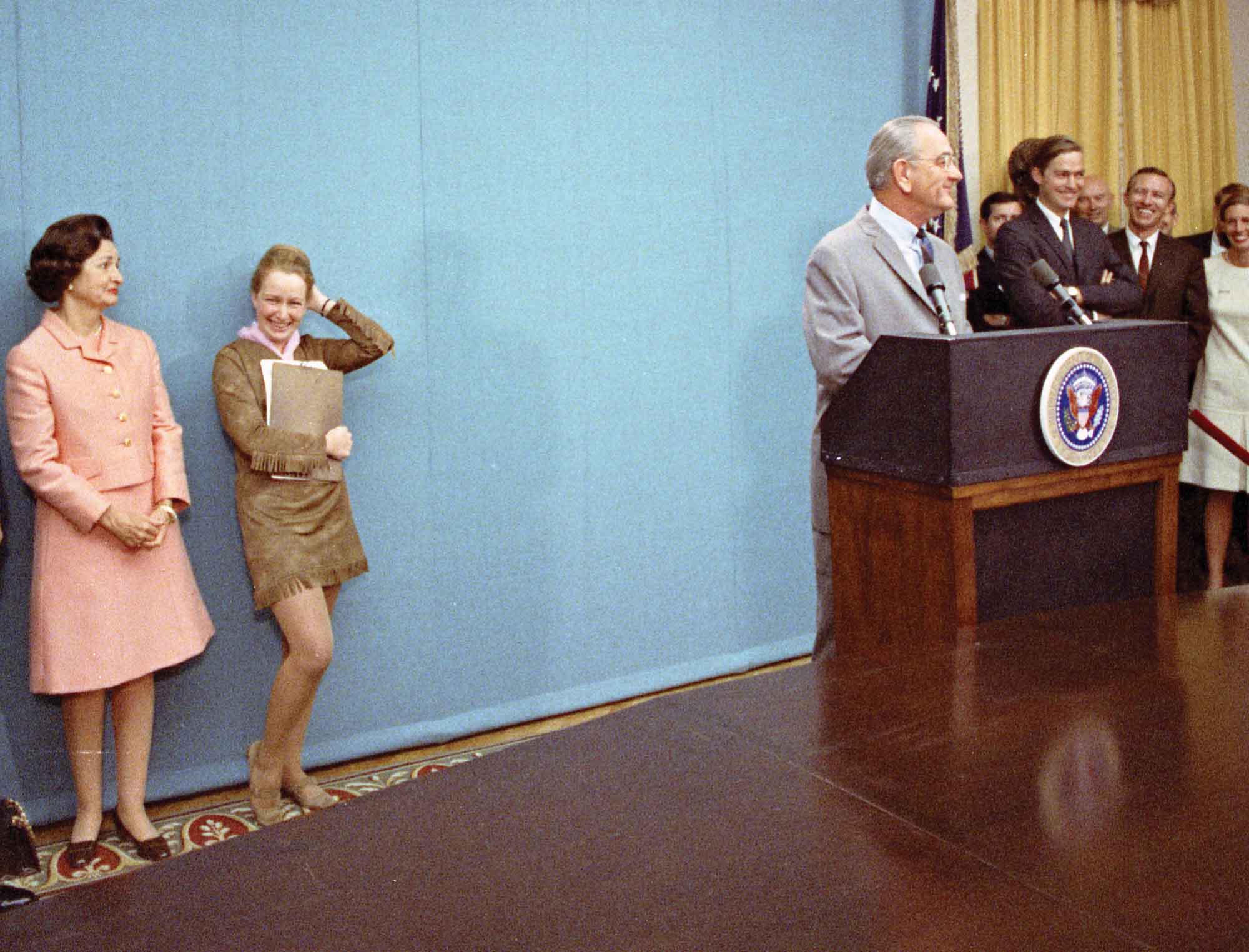 3a.-Doris-working-with-President-Johnson.jpg